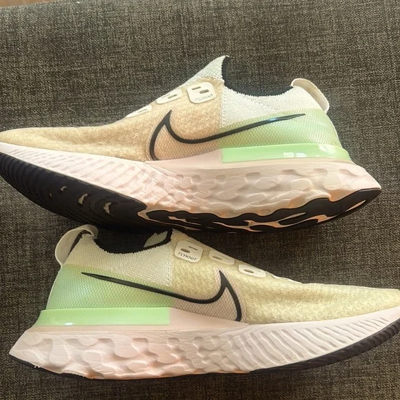 Nike Women React Infinity Run Flyknit